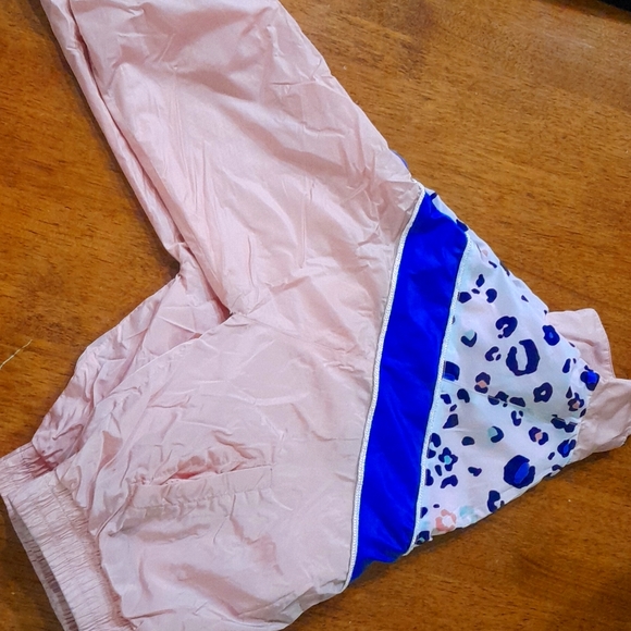 Wind breaker - Picture 1 of 4